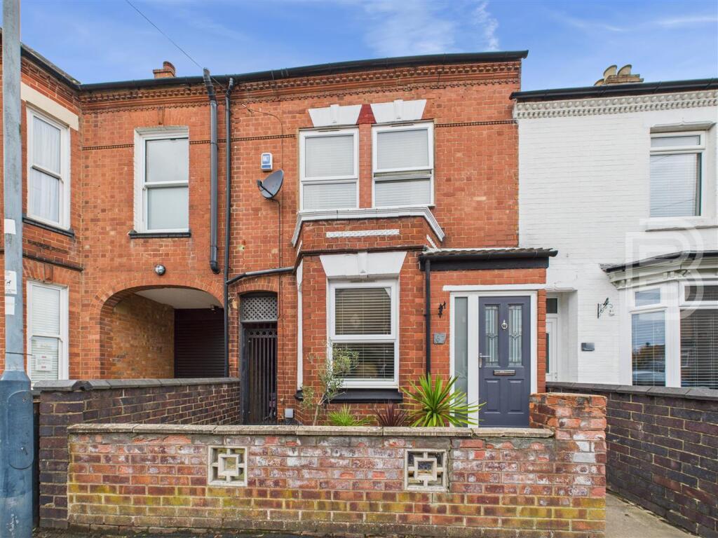 4-bed terraced on Winfield Street, Rugby, £270,000