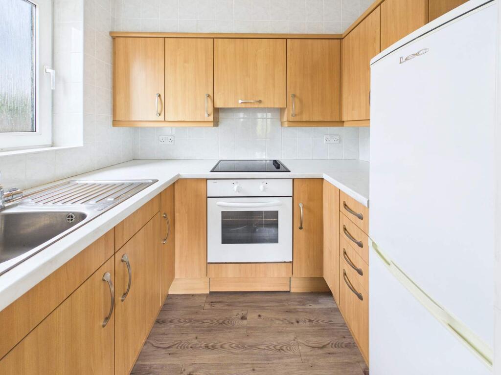 Apartment in Cardiff, Llanishen - View 4