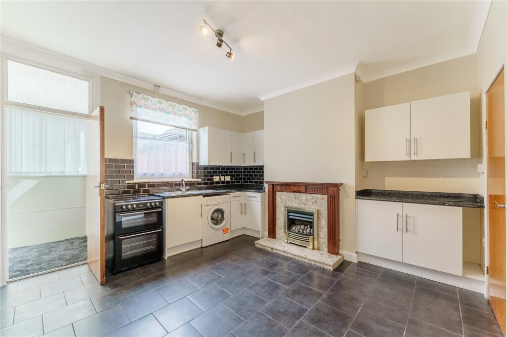 House in Wakefield, Micklefields, Glasshoughton - View 5