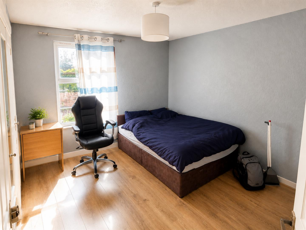 St. Helen Close, Uxbridge - View 4