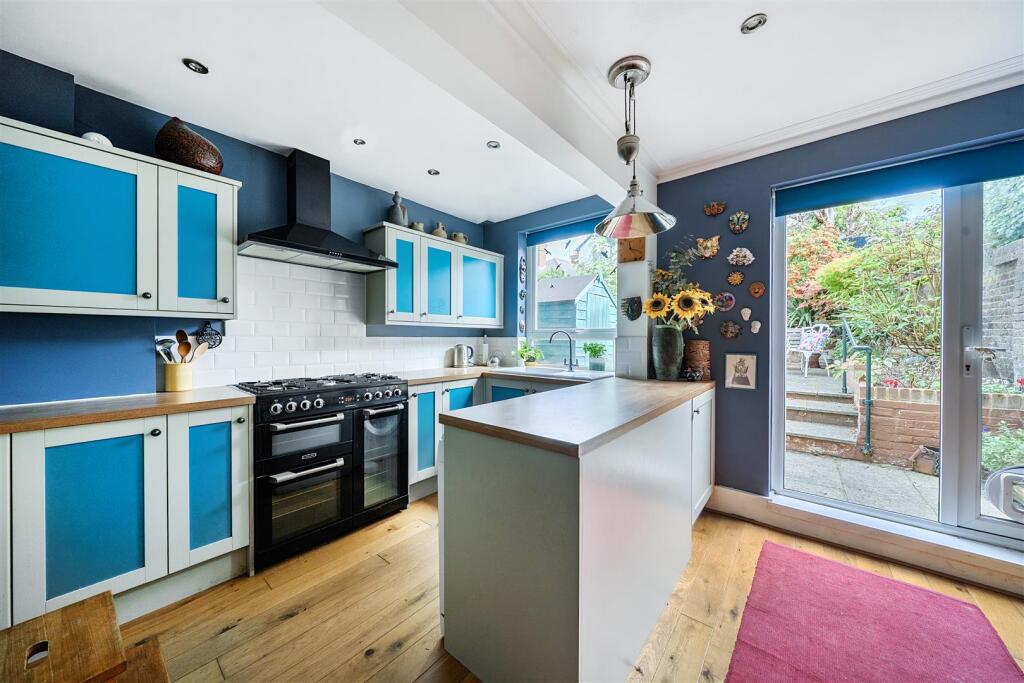 House in Guildford, Surrey - View 2
