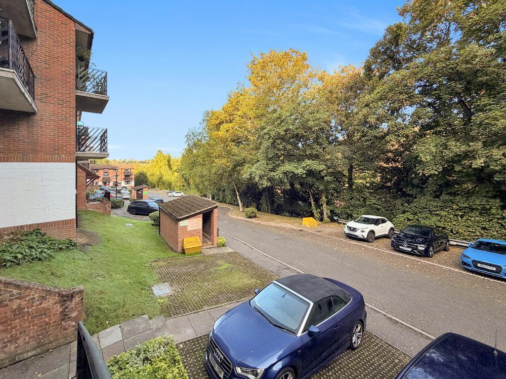 Apartment in Tandridge, Whyteleafe - View 3