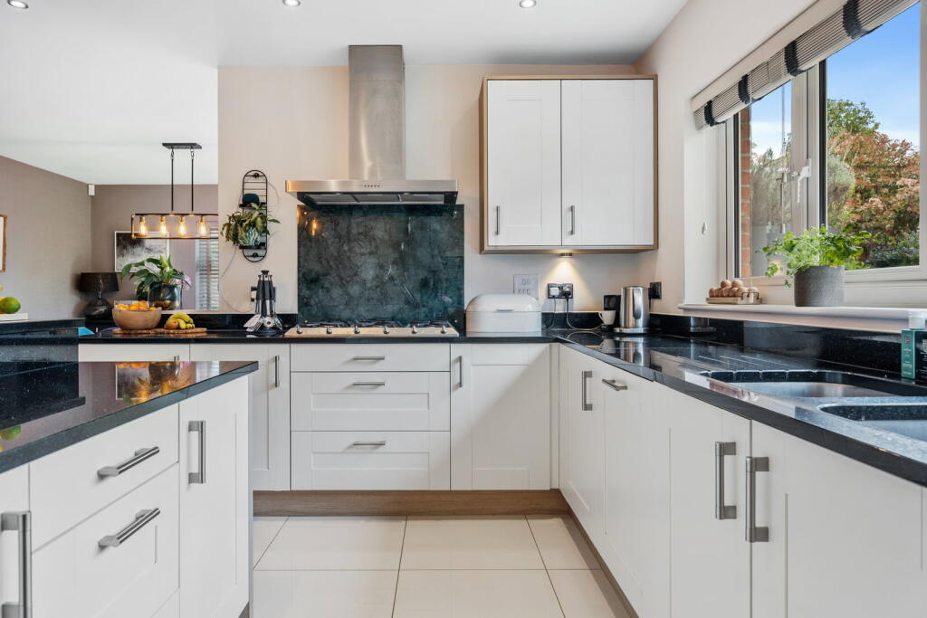 Manor Road, Barton Seagrave, NN15 - More