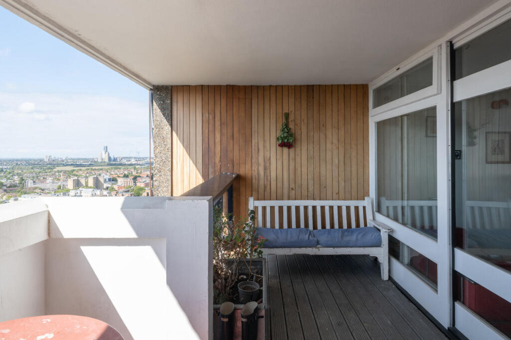 Apartment in London - View 5