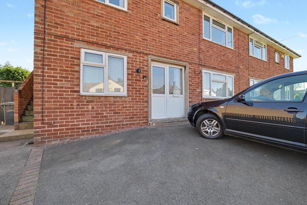 Main image of property: Nuneaton Road, Bedworth