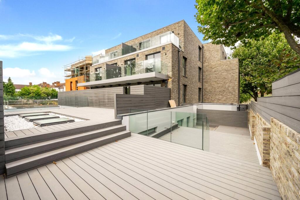 Main image of property: Chancellor Court, 114 Regents Park Road, N3