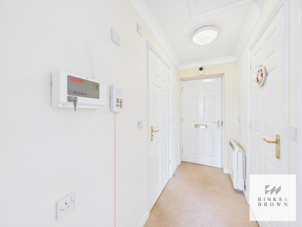 Apartment in Thurrock, Essex - View 5