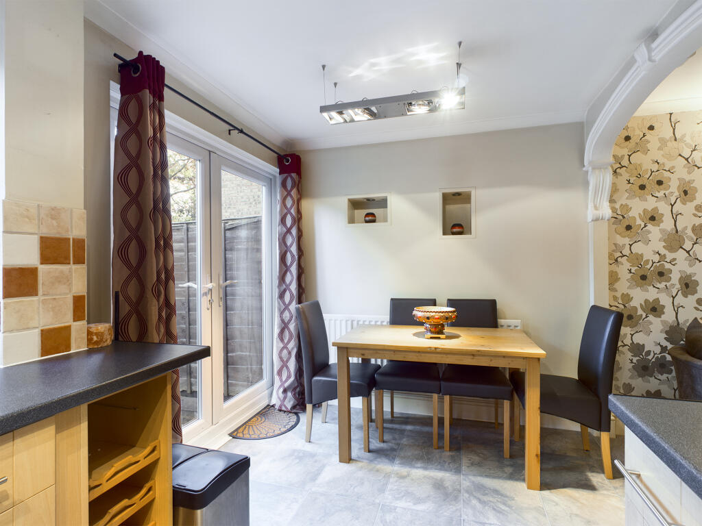 House in Basingstoke and Deane, Chineham - View 2