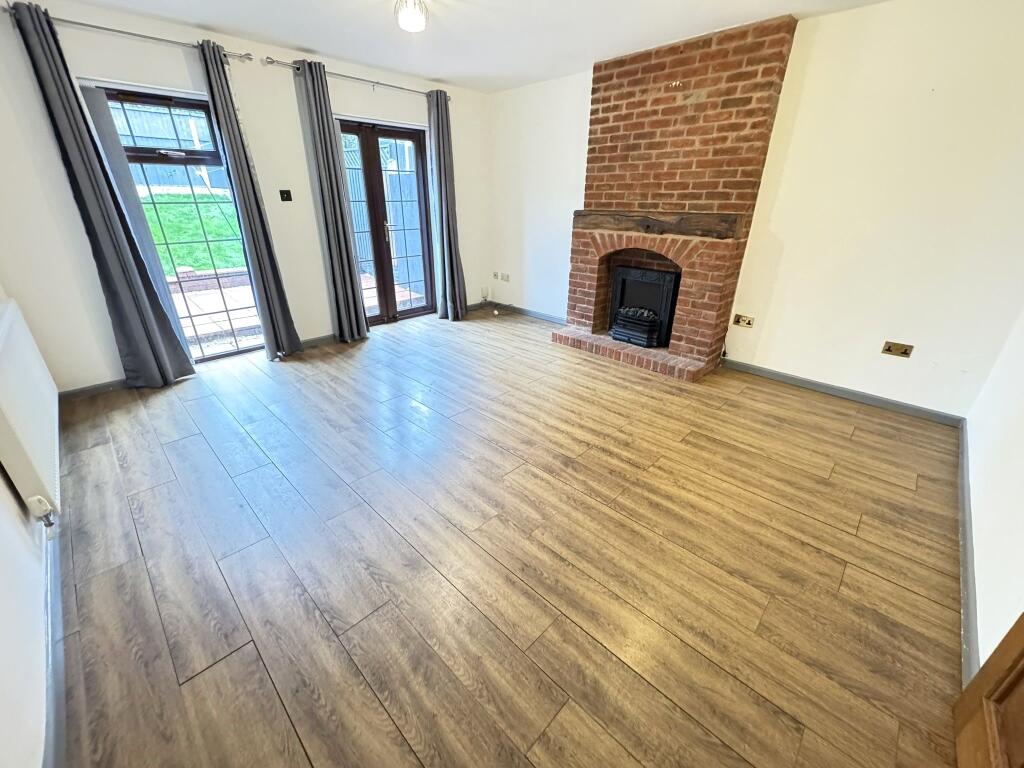 Lakeside Close, Willenhall photo 3