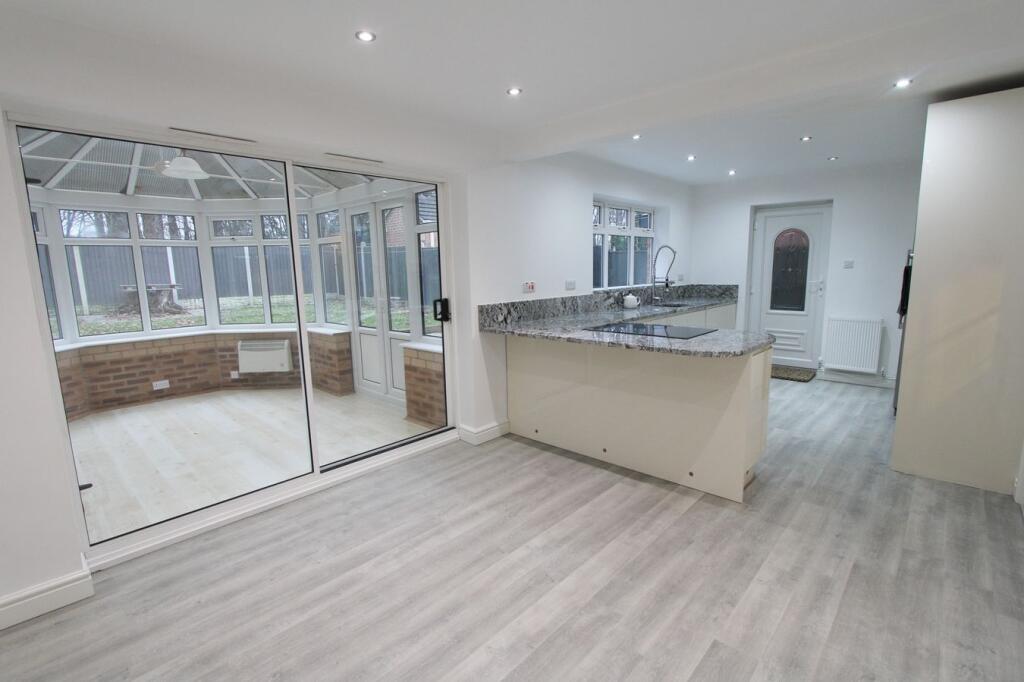 House in Doncaster, Armthorpe - More