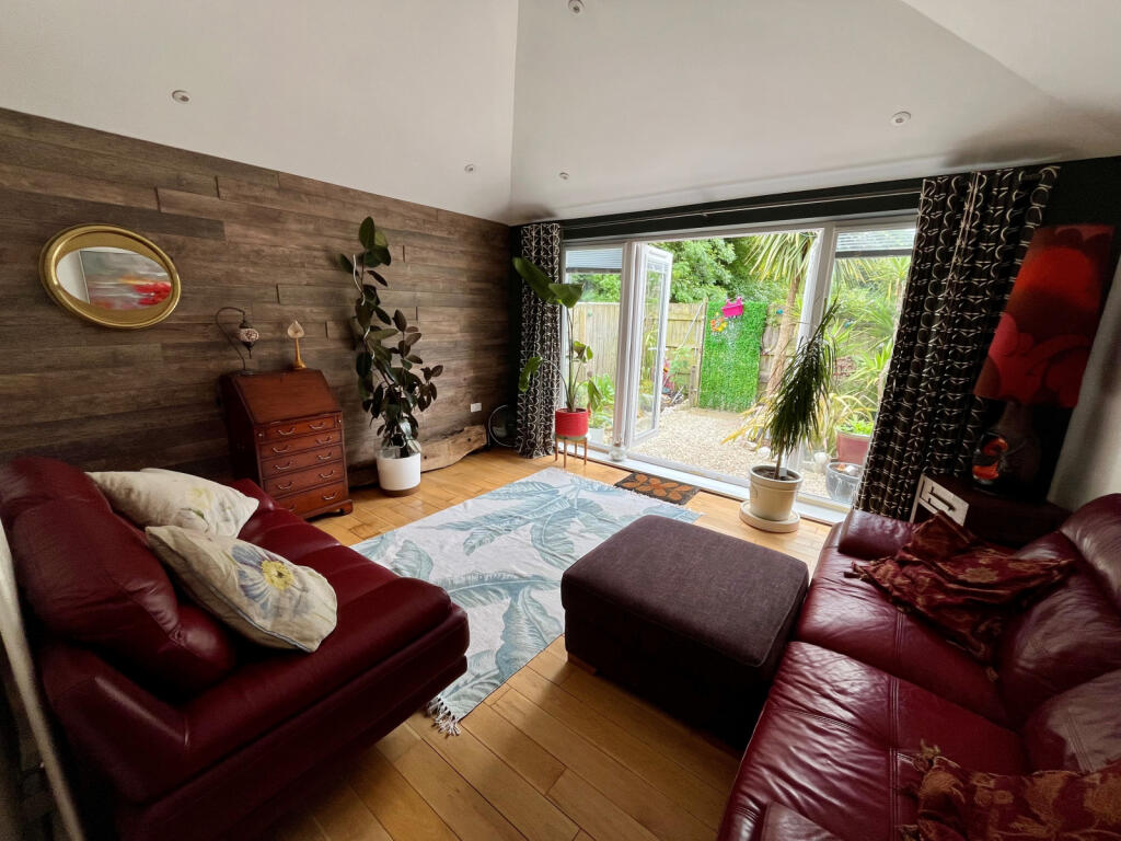 Acacia Drive, Hull photo 5