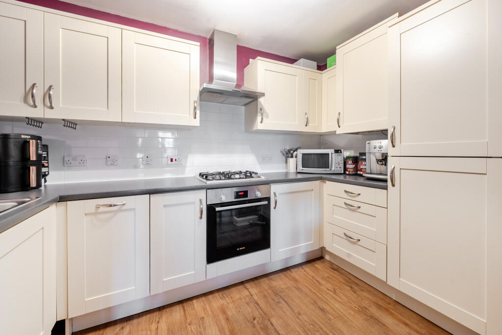 Apartment in Millward Drive MK2, Bletchley and Fenny Stratford - More
