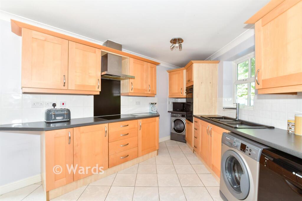 House in Tonbridge and Malling, Kings Hill - More