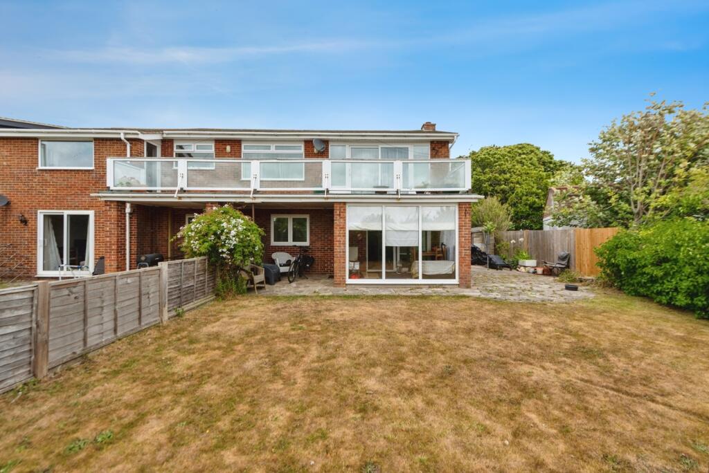 2-bed flat on Crescent Road, Gosport, Hampshire, PO12, £230,000