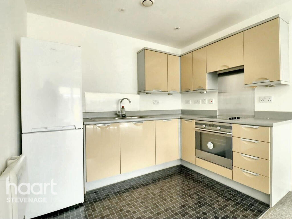 Admiral Drive, Stevenage photo 4