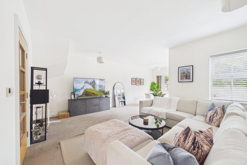 House in Binfield, Temple Park - View 2