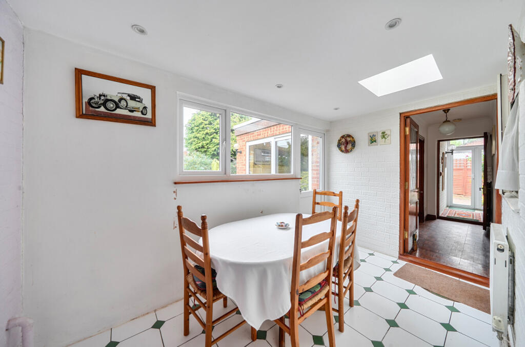House in Houghton Regis, Central Bedfordshire - View 4