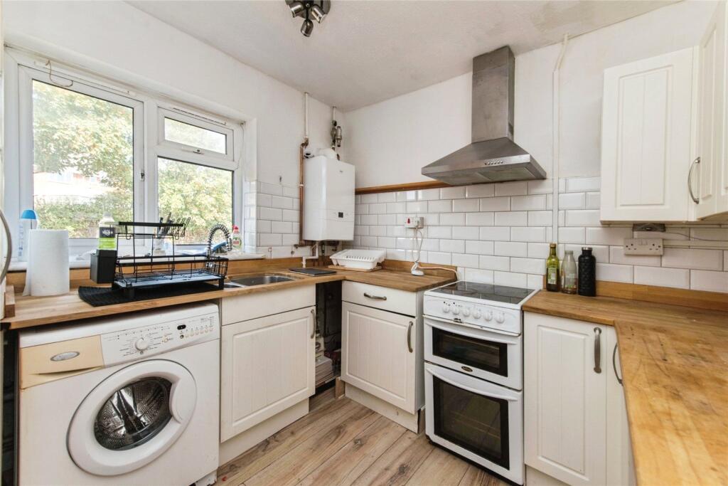 Pellinore Road, Exeter, Devon, EX4 photo 4
