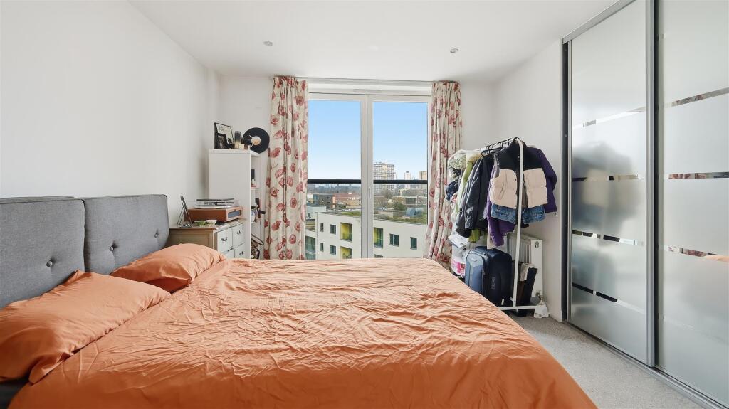 Apartment in London, Silver Wharf, Poplar - View 5