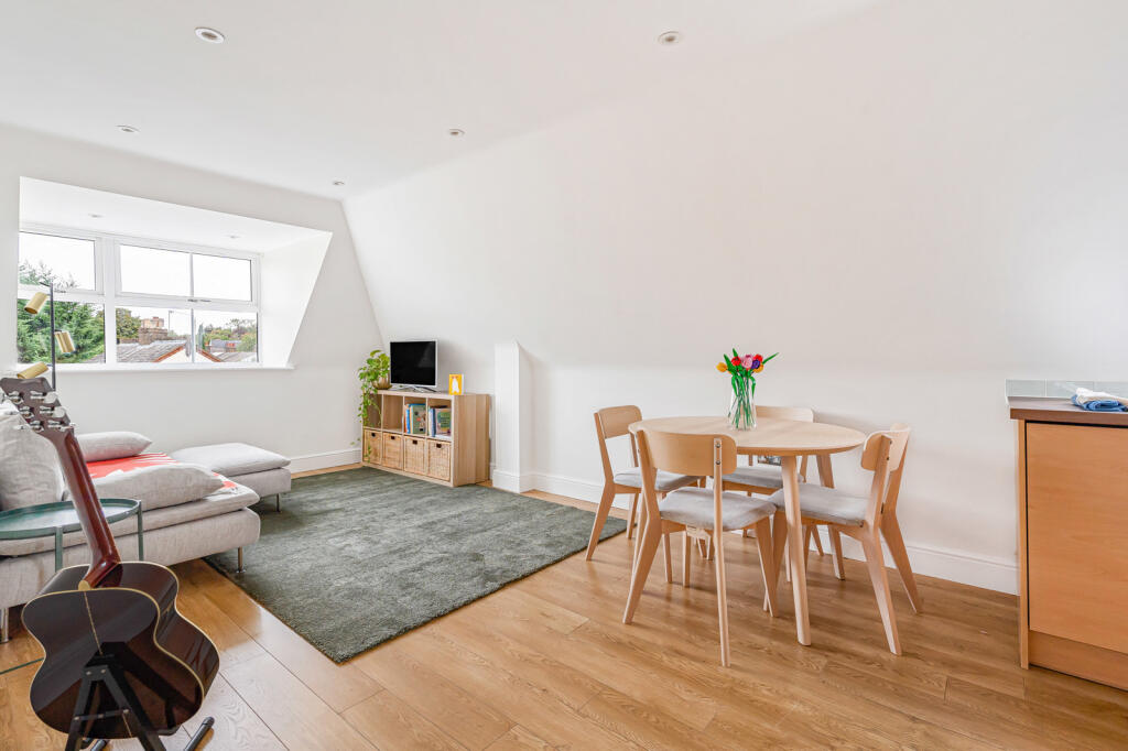 Apartment in Runnymede, Englefield Green - View 2