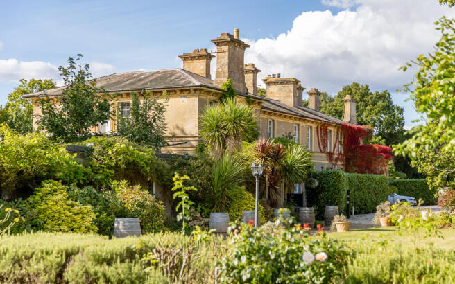 Albert Cottage Hotel, York Avenue, East Cowes, Isle of Wight PO32 6BD