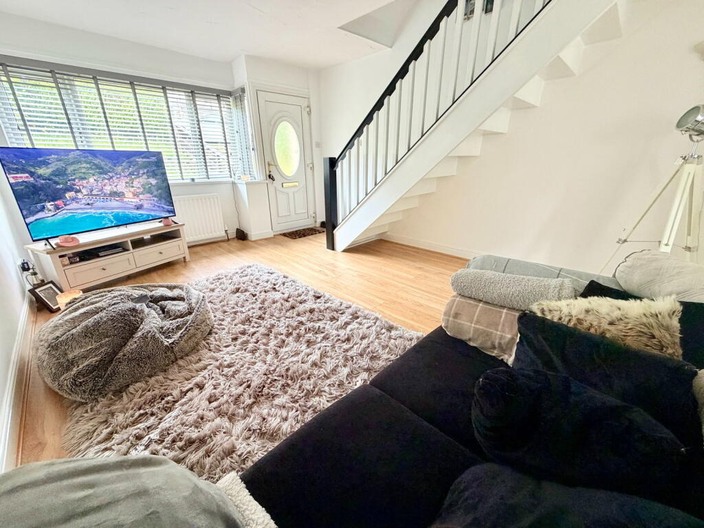 House in Huddersfield, Gilthwaites Estate, Denby Dale - More