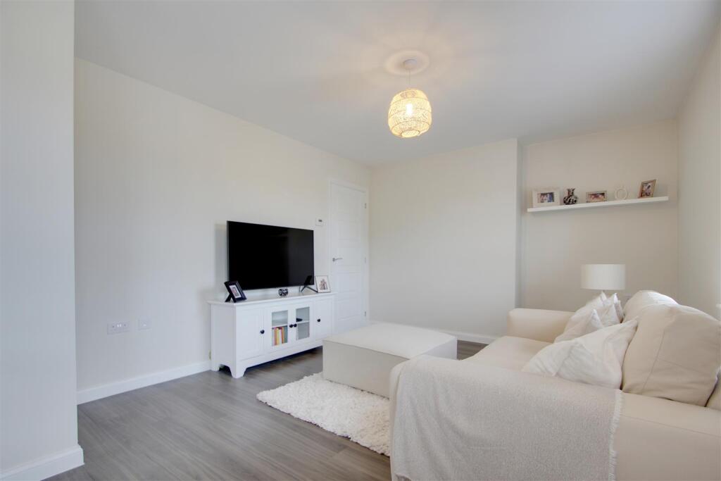 Quicksilver Street, Worthing - View 4
