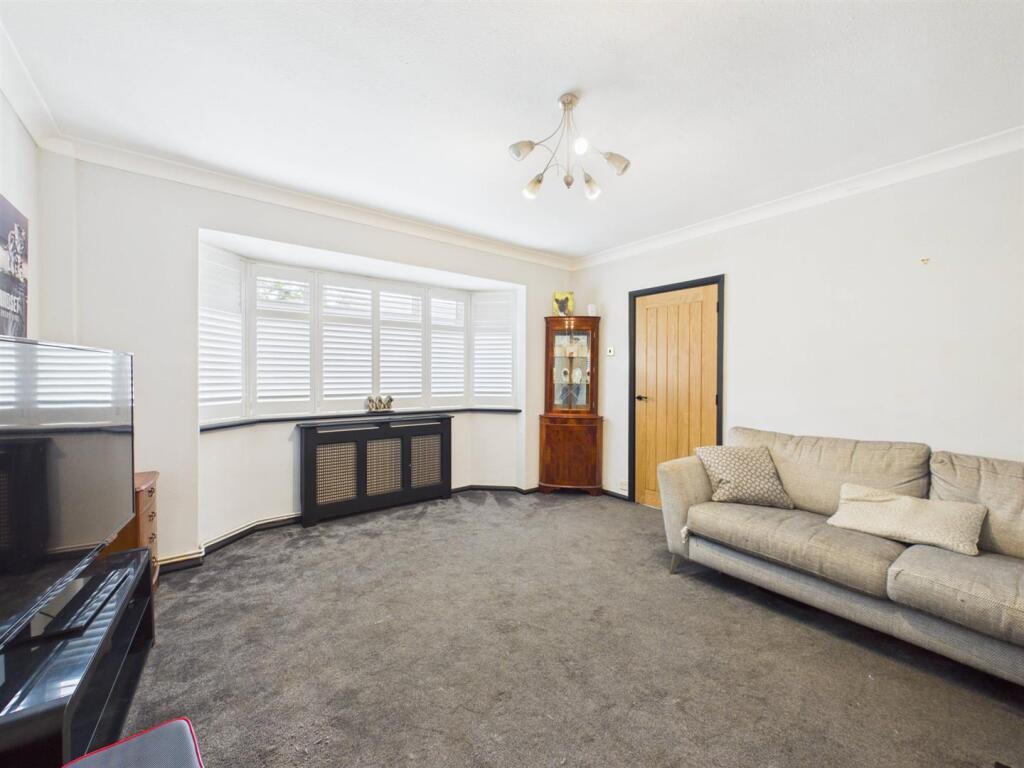 Walnut Way, Ruislip - View 2
