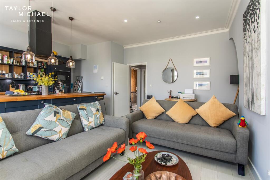 Apartment in Brighton - View 2