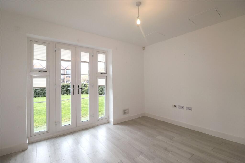 Apartment in Woking, Surrey - View 5