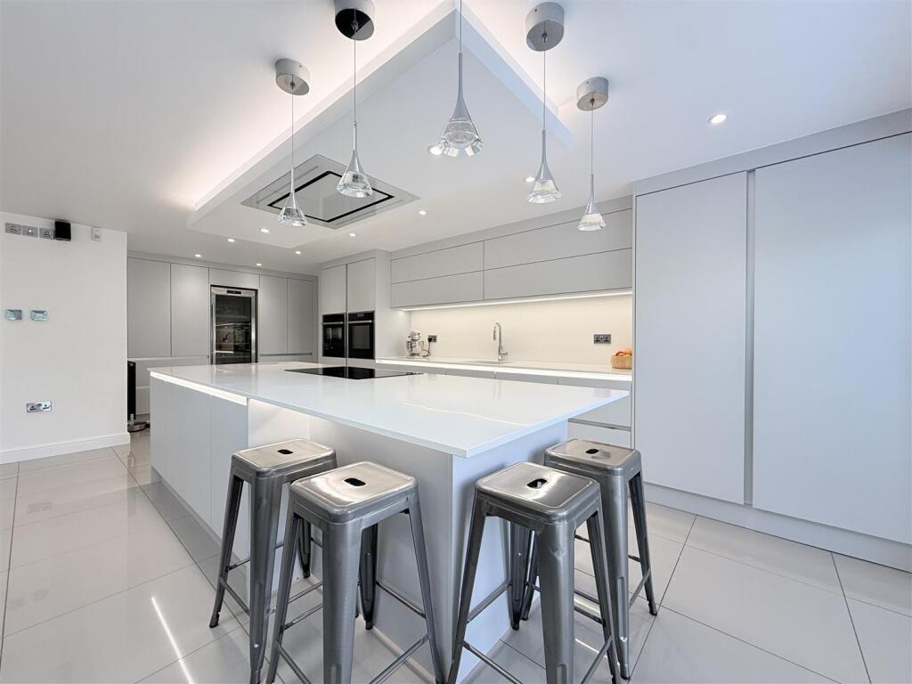 House in Tameside, Greater Manchester - More