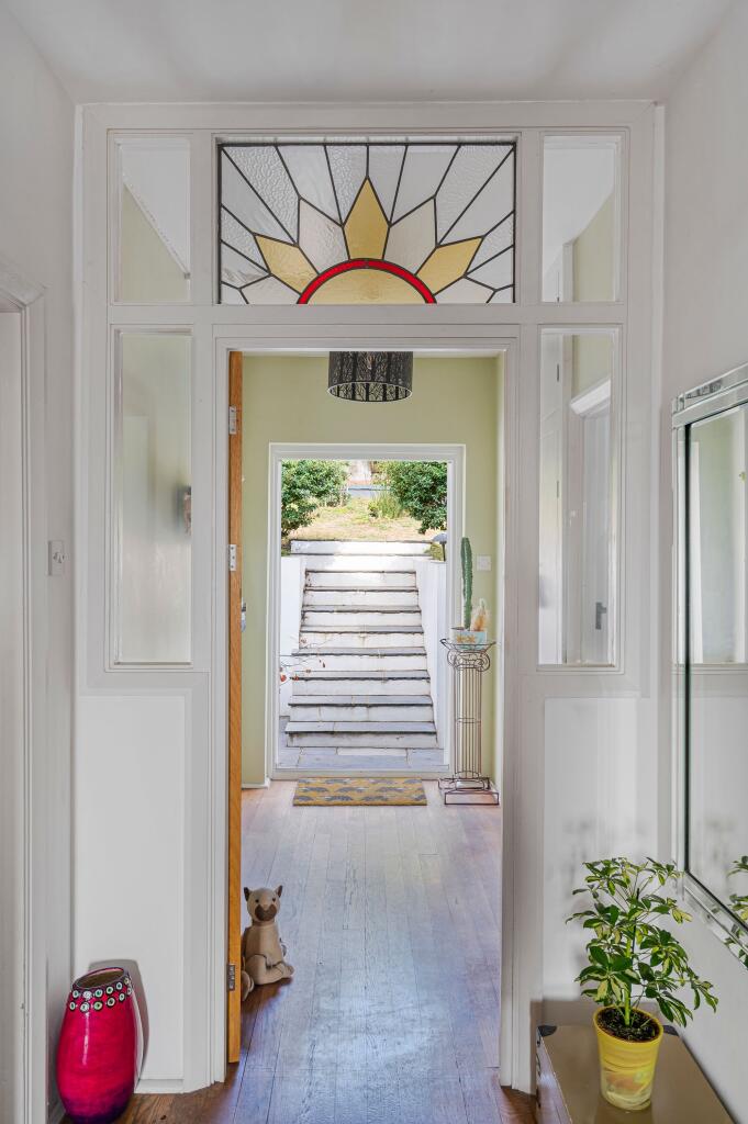 House in Brighton, Saltdean - More