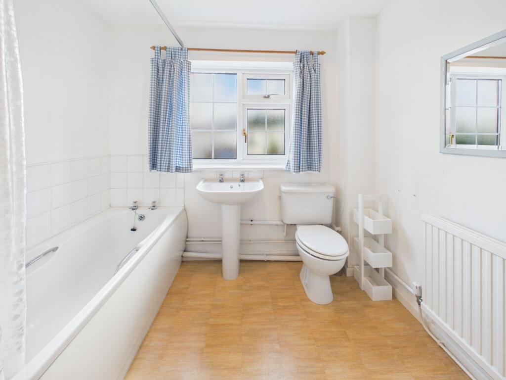 House in Newport - View 4
