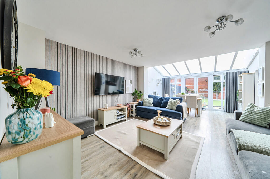 Trinity Circle, High Wycombe, Buckinghamshire photo 3