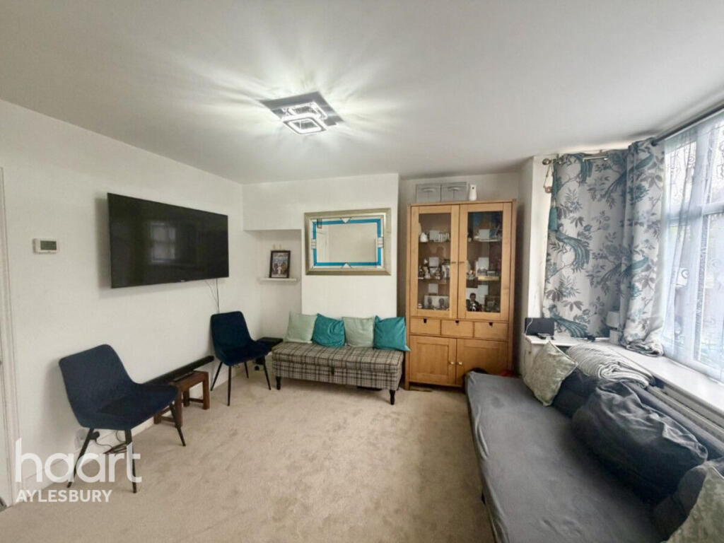 House in Aylesbury, Quarrendon - View 3