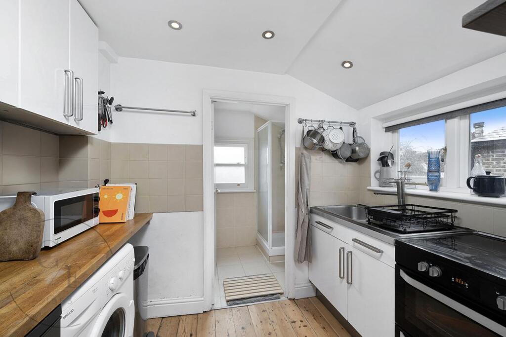 Apartment in London, Seven Sisters, West Green - View 4