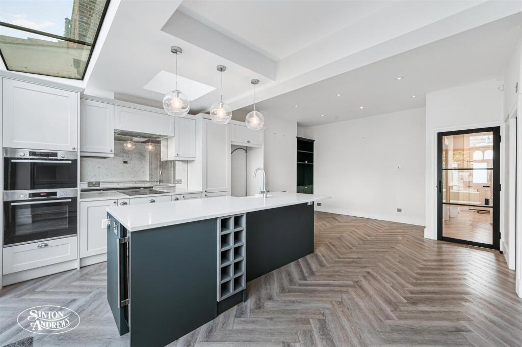 House in London, West Ealing, Hanwell - More