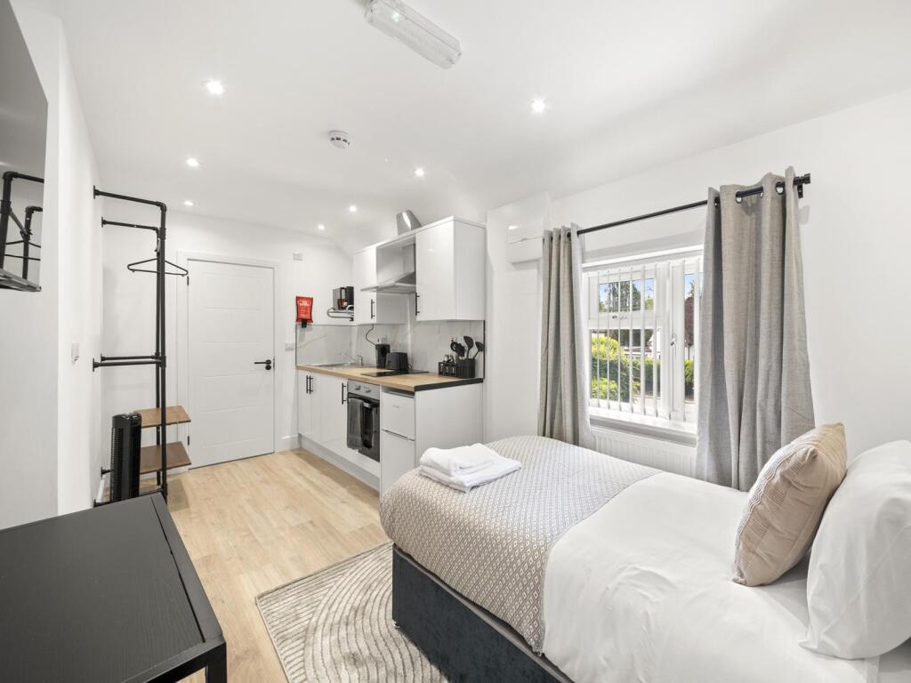 House in Slough - View 3