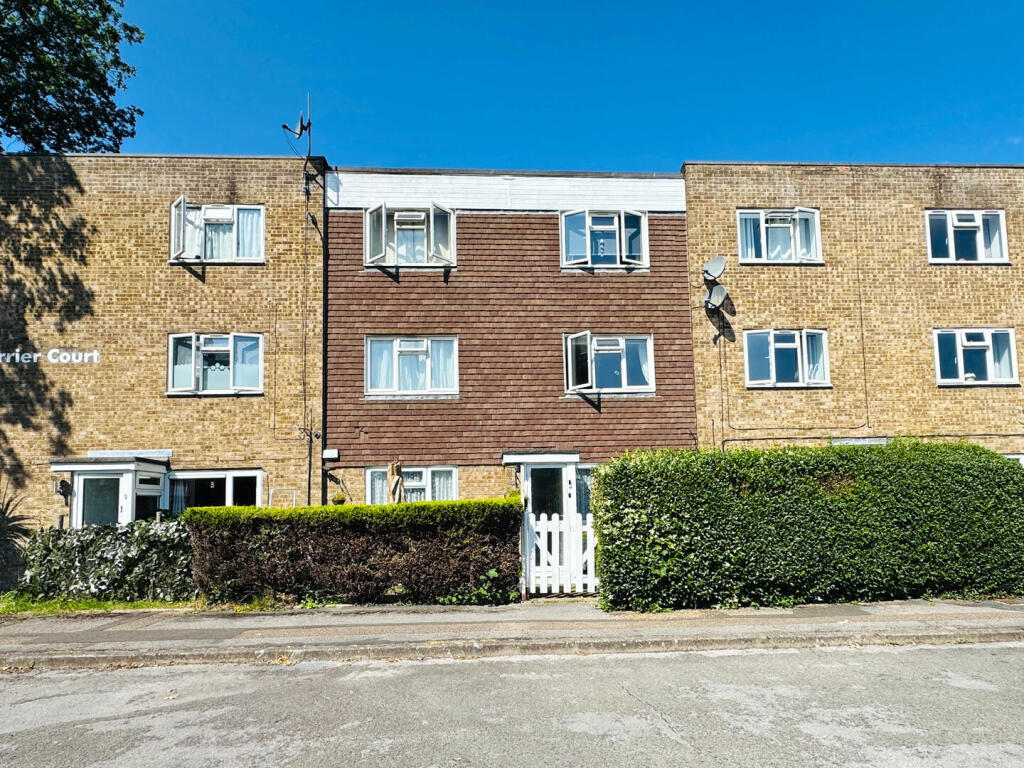 Apartment in Crawley, West Sussex - View 2