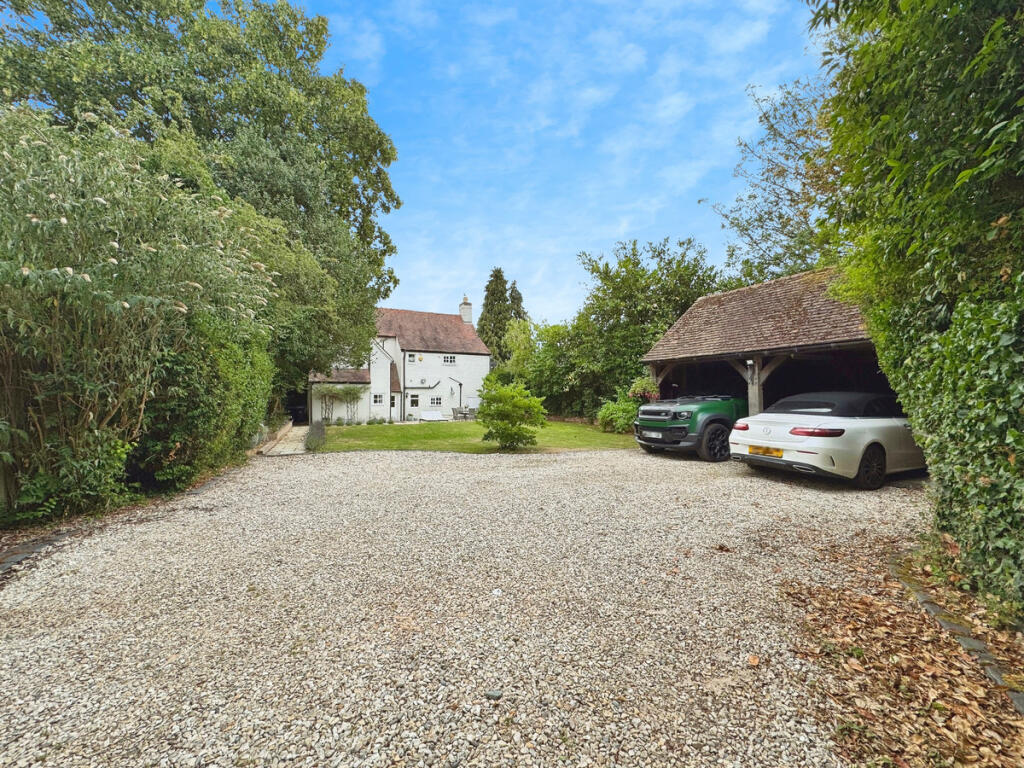 Main image of property: Stratford Road, Henley-in-arden, B95