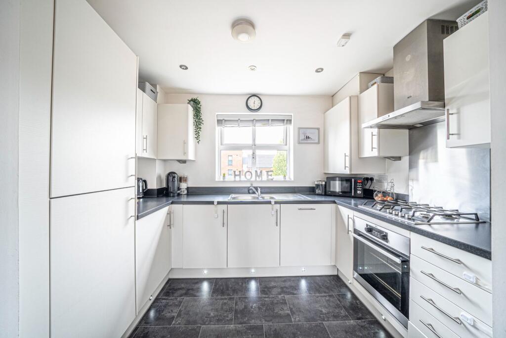 Draper Close, Andover, SP11 photo 4