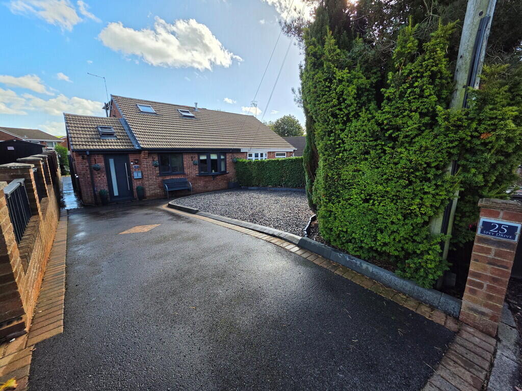3-bed bungalow on Spey Drive, Kidsgrove, Stoke-on-Trent, £299,999