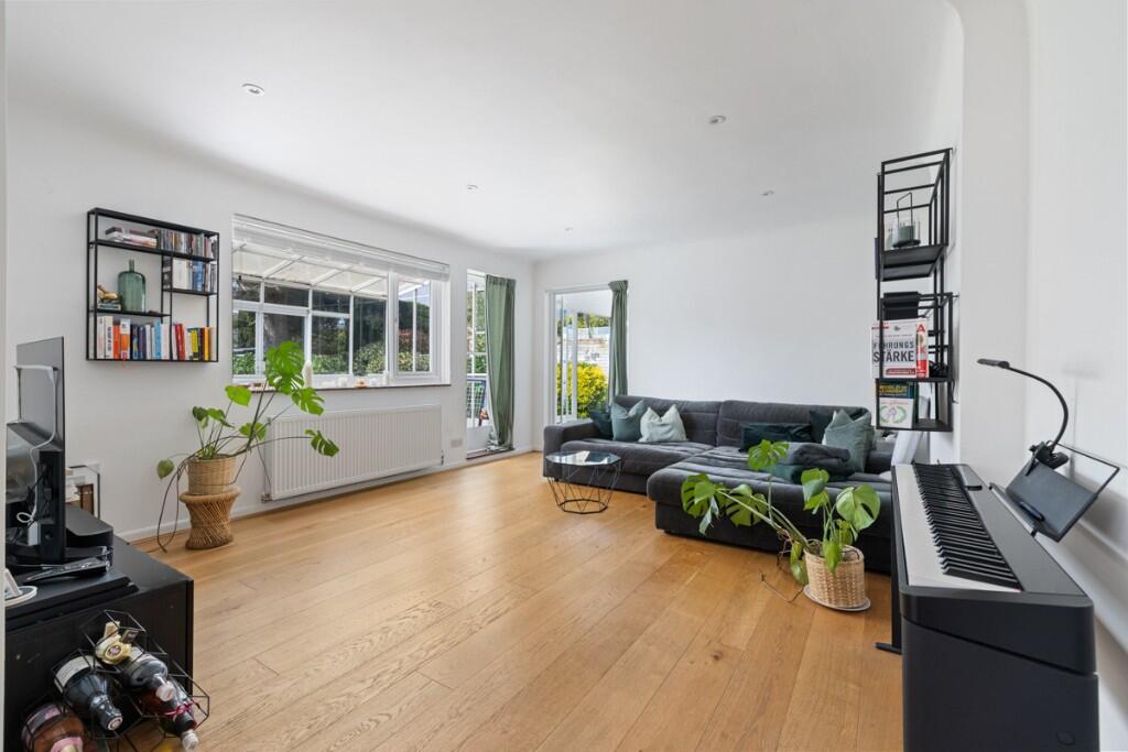 Kingsway, Craigweil Private Estate, Bognor Regis, West Sussex, PO21 - View 6