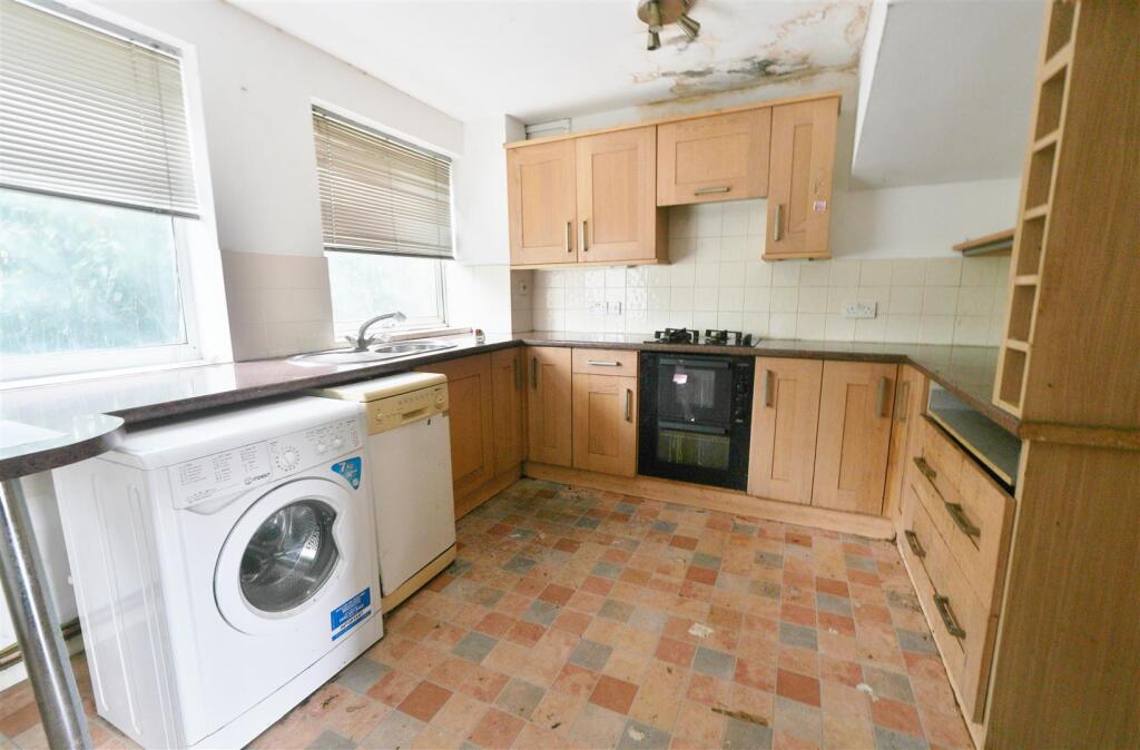 Apartment in Slough, Chalvey - View 3