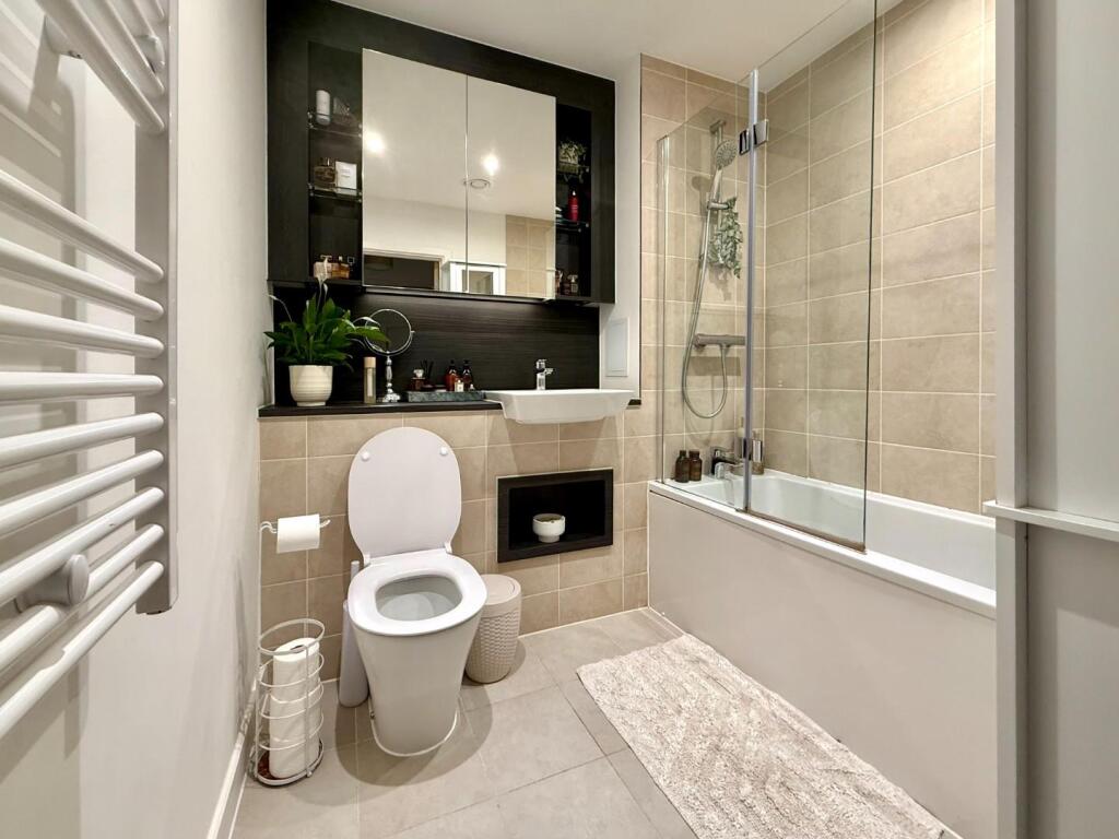 Apartment in Southall - View 5