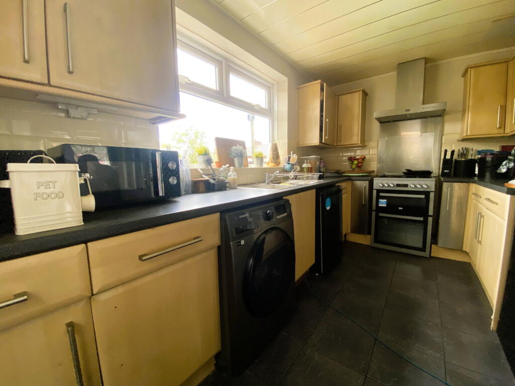 4 Albany Street, Watersheddings, Oldham OL4 2NT - View 4