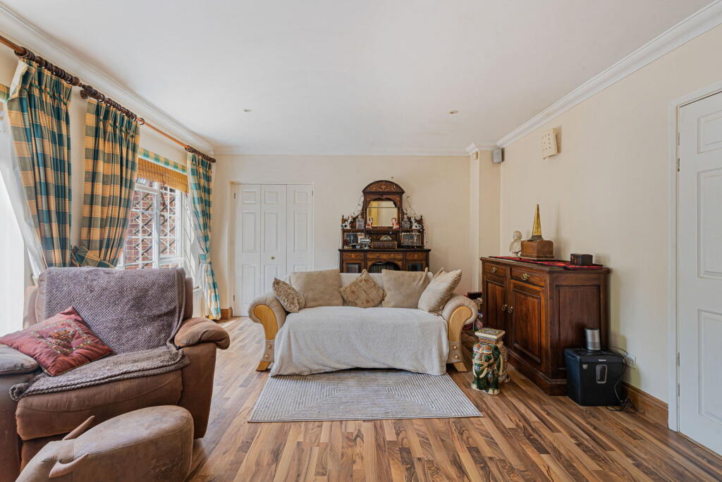 House in Waverley, Cranleigh - View 4