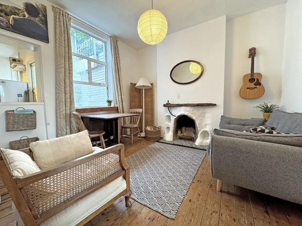 Apartment in Brighton, Round Hill - View 2
