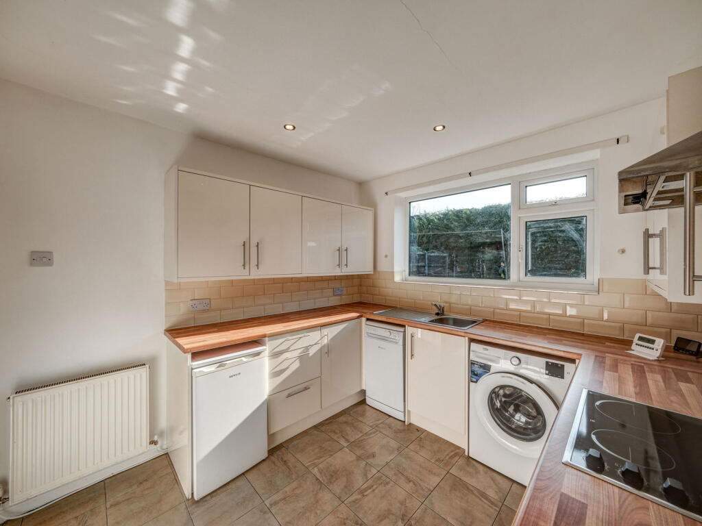 Heyes Drive, Lymm, WA13 0PB photo 3