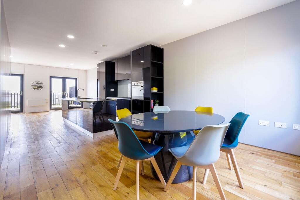 The Plateau, Smiths Dock, North Shields - View 2